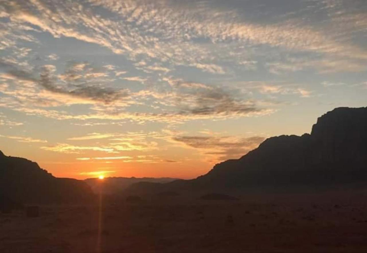 Bedouin Host Camp& With Tour Hotel Wadi Rum Exterior photo