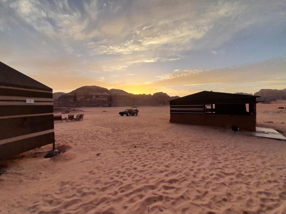 Bedouin Host Camp& With Tour Hotel Wadi Rum Exterior photo