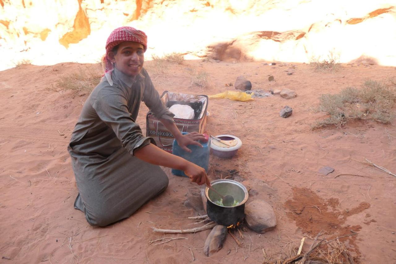 Bedouin Host Camp& With Tour Hotel Wadi Rum Exterior photo