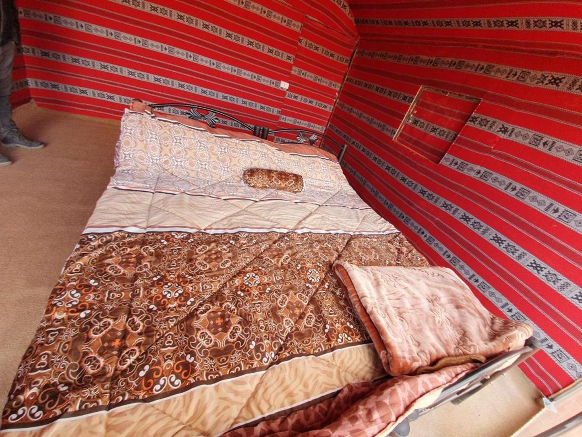 Bedouin Host Camp& With Tour Hotel Wadi Rum Exterior photo